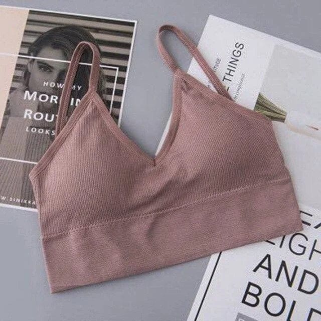 Dunkelpinker Sport-BH mit dünnen Trägern, nahtloses Design, ideal für Yoga und Fitness. Bequem und stilvoll für aktive Frauen.