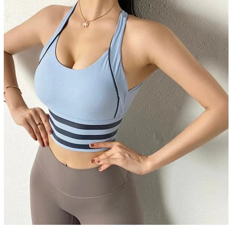 Sport-BH mit Trägern in Blau, ideal für Fitness und Yoga. Atmungsaktives Material, bietet optimalen Halt und Komfort. Perfekt für aktive Frauen.