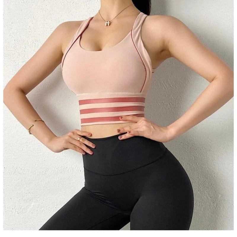 Rosa Sport-BH mit Trägern, nahtlos und atmungsaktiv, ideal für Fitness und Yoga. Perfekte Passform, hoher Tragekomfort, modisches Design.
