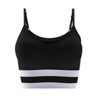 Schwarzer Sport-BH mit Trägern, nahtlos und atmungsaktiv, ideal für Fitness und Yoga. Bequeme Passform, elastisches Material, modisches Design.