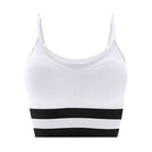 Weißer Sport-BH mit Trägern, elastischem Unterbrustband und Streifen-Design. Ideal für Fitness, Yoga und Sport. Bequem und stilvoll.
