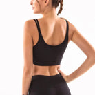 Schwarzer Sport-BH mit Zierfront, ideal für Fitness und Yoga. Atmungsaktives Material, hoher Tragekomfort, modisches Design für aktive Frauen.