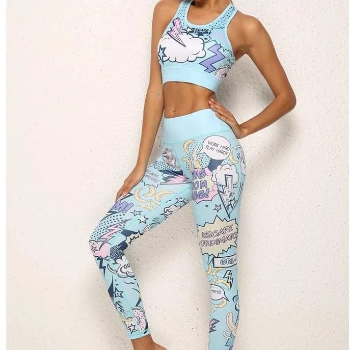 Damen-Sportbekleidung im Comic-Stil, blau. Zweiteiliges Set: Sport-BH und Leggings. Ideal für Fitness, Yoga und Freizeit. Trendige Muster.