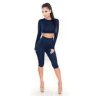 Damen Sport-Set in Dunkelblau, bestehend aus langärmligem Crop-Top und knielanger Leggings. Ideal für Fitness, Yoga und Freizeit.