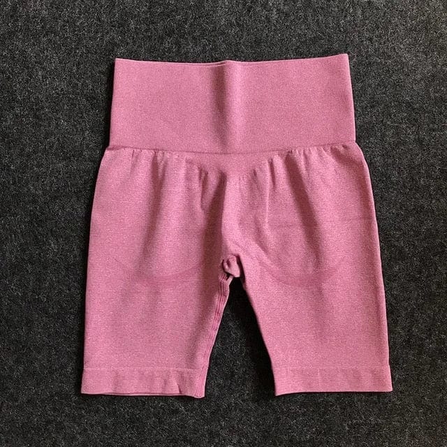Damen Sporthose in Rosa, nahtlos, ideal für Radsport und Fitness. Bequeme Passform, atmungsaktiv, elastisch. Perfekt für aktive Frauen.
