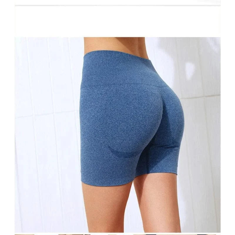 Blaue Sporthose im Radsport-Schnitt, nahtlos, figurbetont, ideal für Fitness und Yoga. Hochwertiges Material, atmungsaktiv und elastisch.