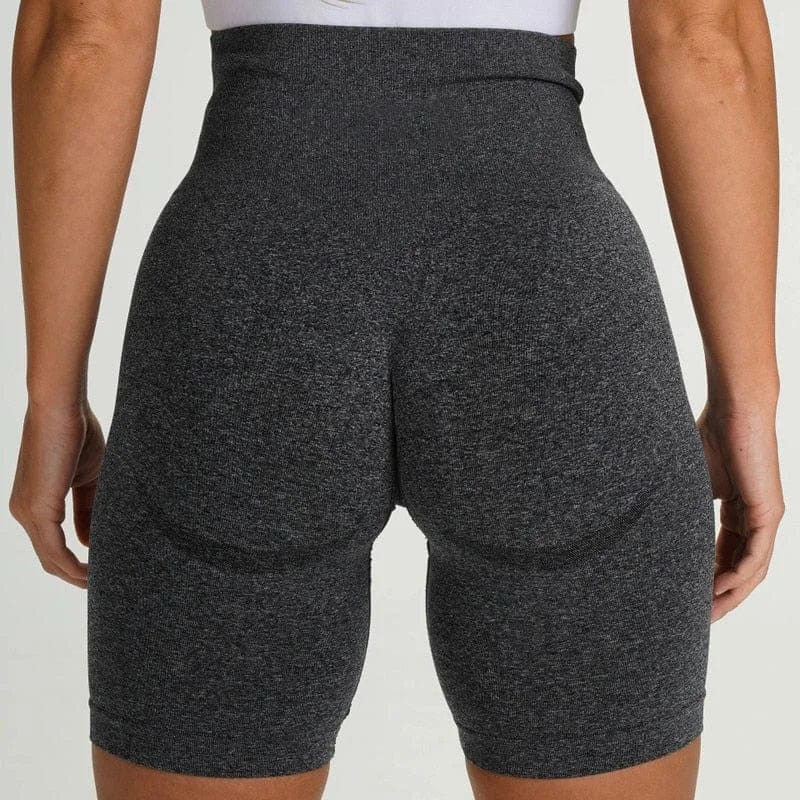 Graue Sporthose im Radsport-Schnitt, nahtlos, hoch tailliert, ideal für Fitness und Yoga. Bequeme Passform, atmungsaktives Material.