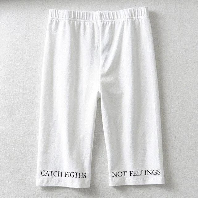 Weiße Sporthose mit Aufschriften "Catch Fights" und "Not Feelings". Bequeme Fitnessbekleidung, ideal für Sport und Freizeit.