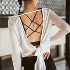 Sportliches Damen-Top mit Rückenausschnitt und Krawatten-Design, ideal für Yoga und Fitness. Atmungsaktiv, modisch und bequem.