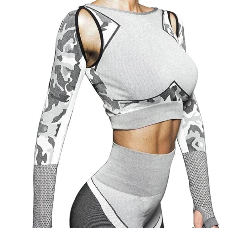 Sportliches Damen-Top mit langen Camouflage-Ärmeln, grau. Perfekt für Fitness und Yoga. Atmungsaktives Material, modisches Design.