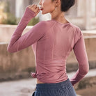 Damen-Sporttop in Rosa mit Mesh-Rückseite, langärmelig, atmungsaktiv, ideal für Fitness und Yoga. Perfekt für aktive Frauen.