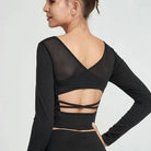 Damen-Sporttop mit offenem Rücken, langärmelig, schwarz. Ideal für Yoga und Fitness. Atmungsaktives Material, modisches Design.