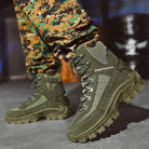 Hochwertige, grüne taktische Stiefel mit robuster Sohle und Schnürung, ideal für Outdoor-Aktivitäten. Perfekt für Abenteuer und Militärbedarf.