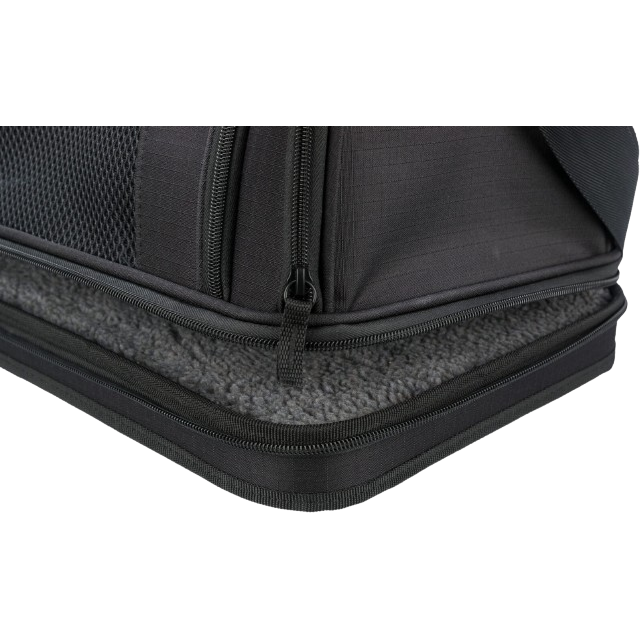 Trixie Airline-Tasche Gate, schwarze Transporttasche für Haustiere, robustes Design, ideal für Reisen, mit Reißverschluss und Netzfenster.