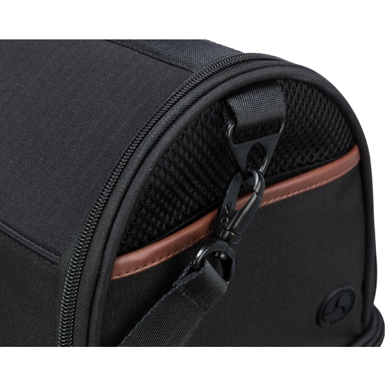 Schwarze Trixie Airline-Tasche mit robustem Reißverschluss, ideal für Haustiertransport. Hochwertiges Material, komfortabel und sicher.