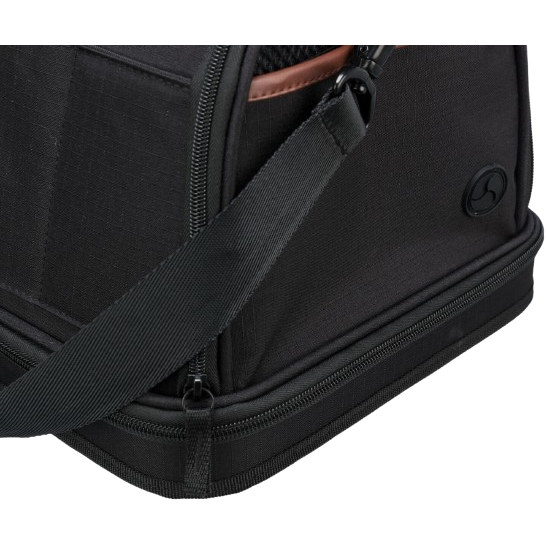 Trixie Airline Tasche Gate, schwarze Transporttasche für Haustiere, robustes Design, ideal für Reisen, mit Schultergurt und Reißverschluss.