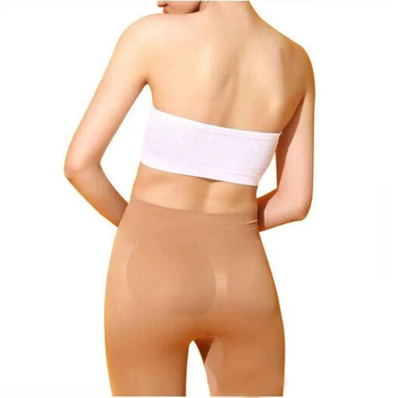 Universeller Sport-Bandeau-BH in Weiß, nahtlos und bequem, ideal für Fitness und Alltag. Perfekte Passform, atmungsaktiv und vielseitig einsetzbar.