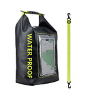 Wasserdichter schwarzer Dry Bag mit Handyfach und gelbem Tragegurt für Outdoor-Aktivitäten.