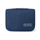 Dunkelblaue Kulturtasche, wasserabweisend, mit Symbolen, ideal für Reisen und Organisation.