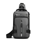 Grauer, wasserdichter Sling-Rucksack aus Leder mit mehreren Fächern für Herren.