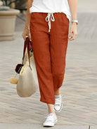 Damenhose in Orange, lässig und bequem, ideal für Freizeit und Sommer. Perfekt kombiniert mit Sneakers und Tasche. Hochwertige Leinenqualität.