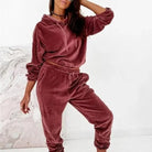 Damen Velours-Sweatshirt-Set in Rot, gemütlich und modisch, ideal für Freizeit und Sport. Perfekt für trendige Herbst- und Winteroutfits.