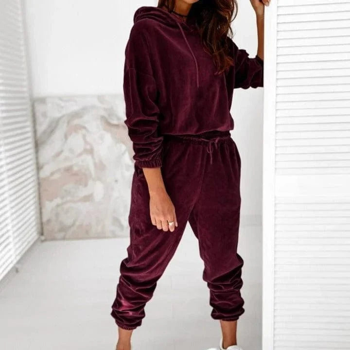 Damen Velours-Sweatshirt-Set in Rotwein, gemütlich und stilvoll, ideal für Freizeitmode. Perfekt für Herbst und Winter. Bequemes Loungewear.