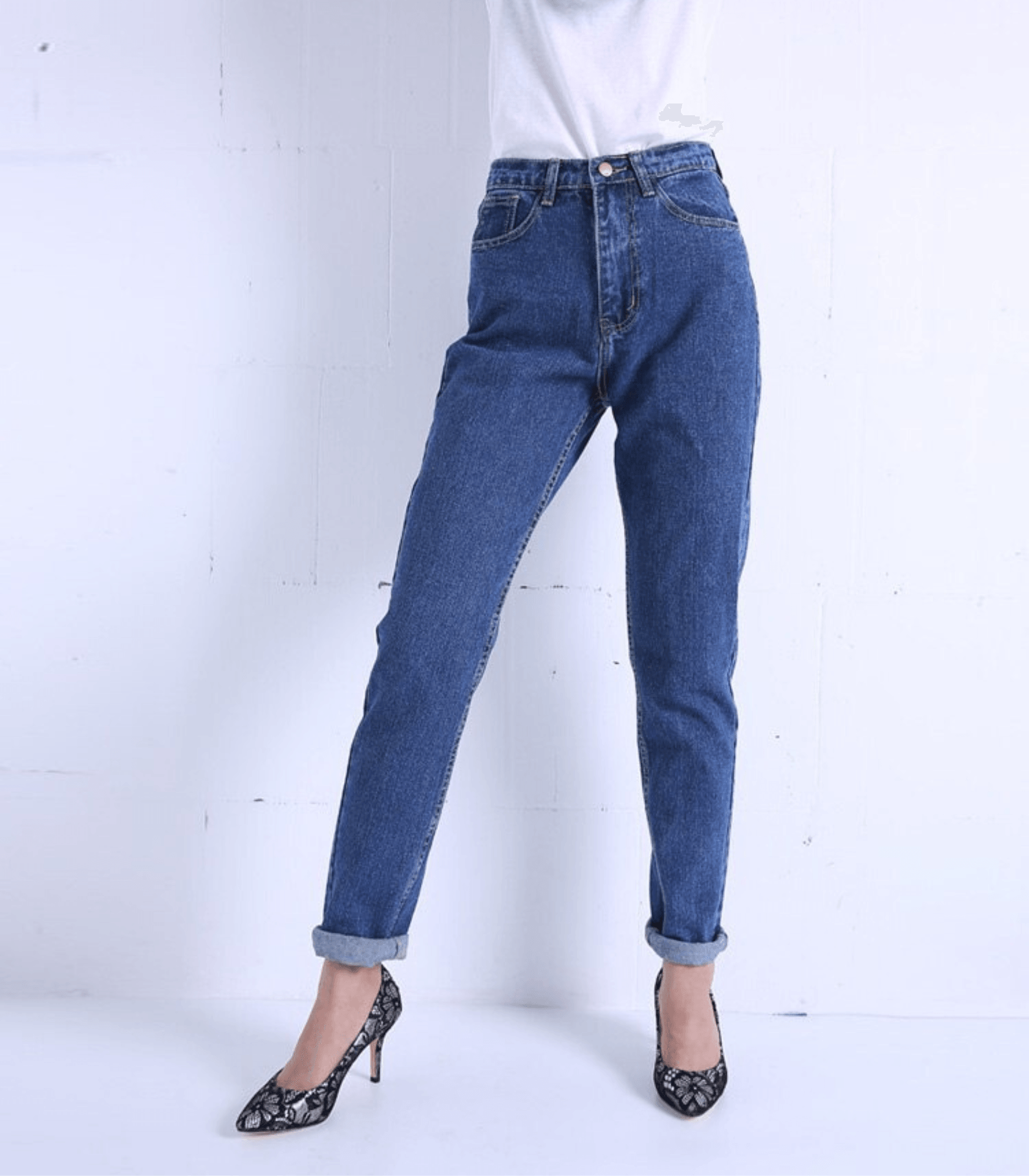 Vintage-Jeans mit hoher Taille, klassischer blauer Denim, ideal für modische Outfits. Perfekt für Retro-Looks und zeitlosen Stil.