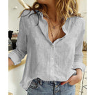Stylishe Damenbluse in Hellgrau, lässig und elegant, ideal für Freizeit und Büro. Perfekt kombinierbar mit Jeans für einen modernen Look.