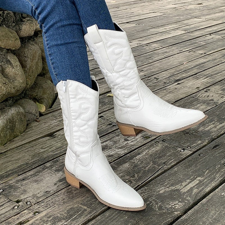 Damenstiefel in Weiß, hochwertig, mit seitlichem Reißverschluss. Modisch, bequem, ideal für Herbst/Winter. Perfekt zu Jeans oder Kleidern.