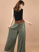 Damenhose mit hoher Taille und Schnürung, weite Vintage-Hosenbeine, ideal für modische Outfits. Perfekt für New Berlin Mode-Liebhaber.