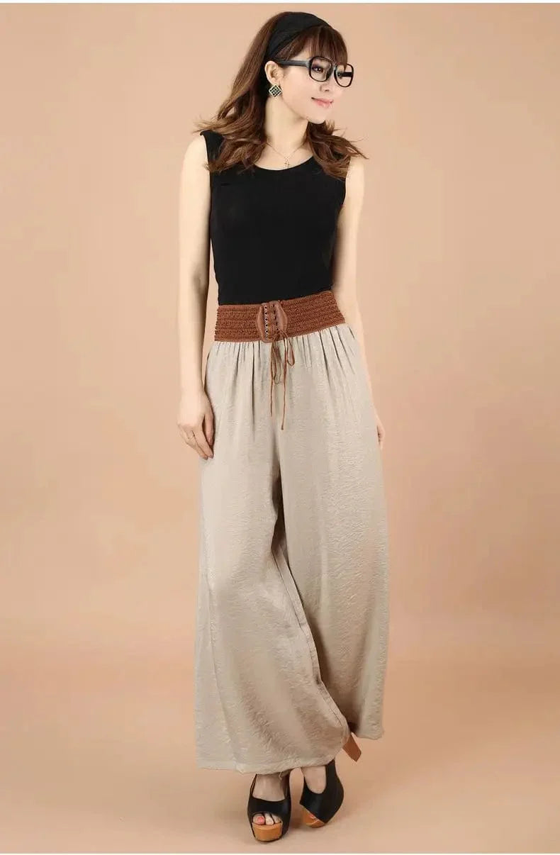 Damenhose mit hoher Taille und Schnürung, weite Vintage-Hosenbeine, ideal für modische Outfits. Perfekt für trendige New Berlin Mode.
