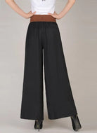 Weite Vintage-Hose mit hoher Taille und Schnürung, ideal für modische Outfits. Perfekt für trendige Looks in der New Berlin Mode.