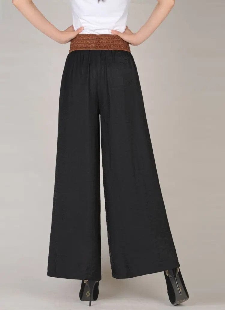 Weite Vintage-Hose mit hoher Taille und Schnürung, ideal für modische Outfits. Perfekt für trendige Looks in der New Berlin Mode.