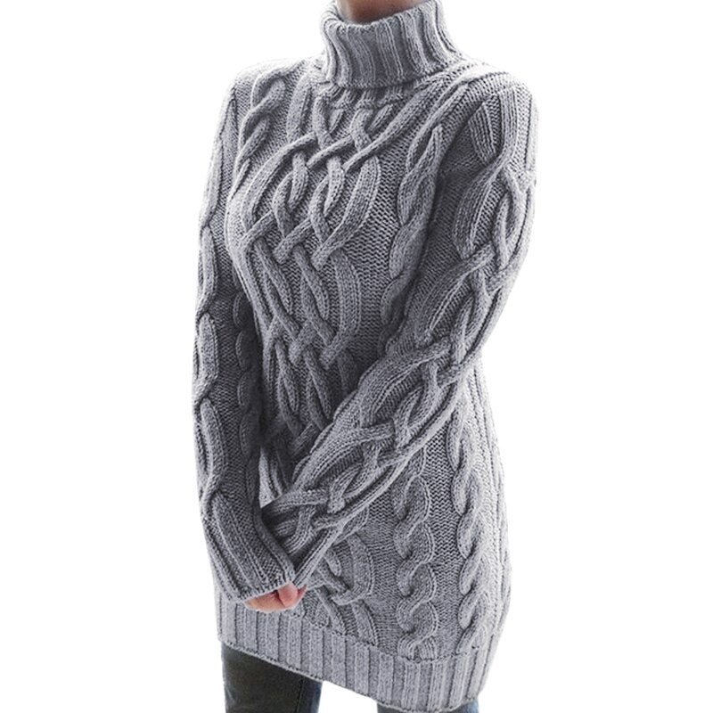 Graues Strickkleid mit Zopfmuster, Rollkragen und langen Ärmeln. Perfekt für den Winter, stilvoll und warm. Ideal für modische Outfits.