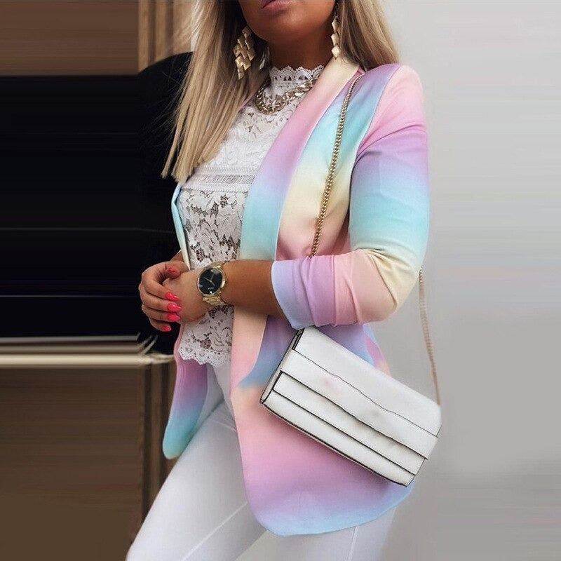 Damenjacke langärmelig, Batikmuster, pastellfarben. Modischer Blazer, ideal für Frühling und Sommer. Perfekt für trendige Outfits.