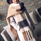 Damen Schal, übergroß, kariert, aus weichem, warmem Material. Perfekt für Herbst und Winter. Modisches Accessoire für stilvolle Outfits.