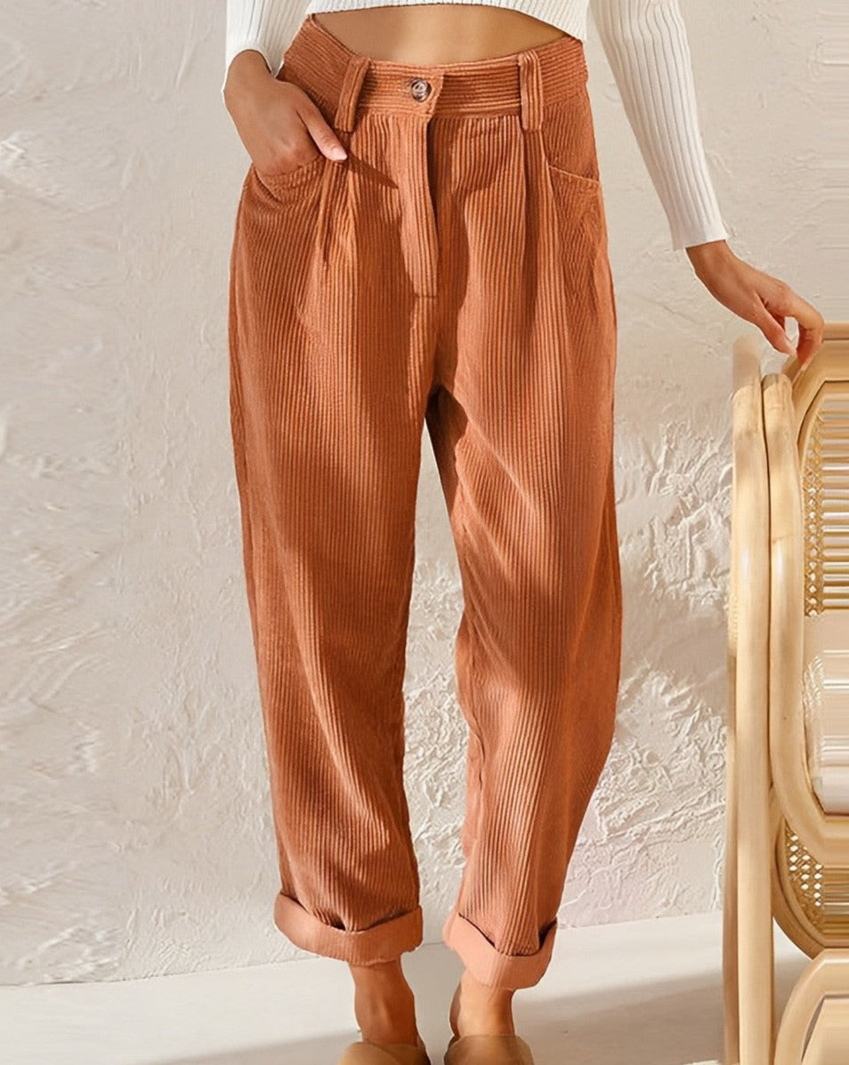 Damen Cordhose, braun, hoch tailliert, lässig, Herbstmode, bequem, modisch, Freizeitkleidung.