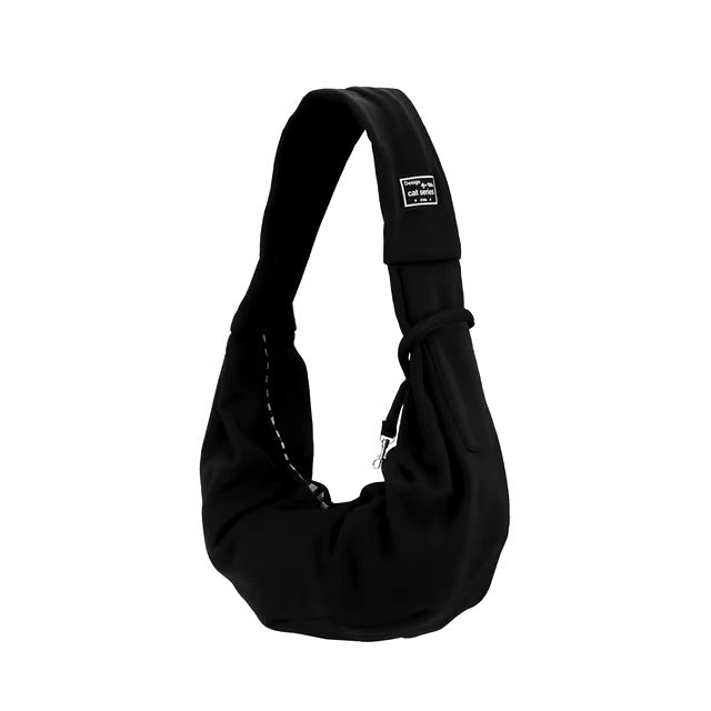 Schwarze Umhängetasche aus Stoff, modern und stilvoll, ideal für den Alltag. Praktisches Design mit verstellbarem Riemen und Reißverschluss.
