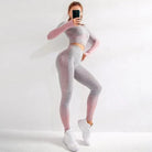 Zweifarbiges Sportset für Damen in Rosa und Grau, nahtloses Design, ideal für Fitness und Yoga. Bequem, stylisch, atmungsaktiv.